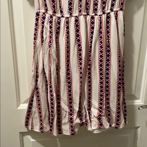 JustFab Gauze Print Dress in White, Navy, Red - Picture 7 of 8